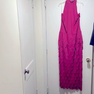 Big neck sleekness fitted scalped dress